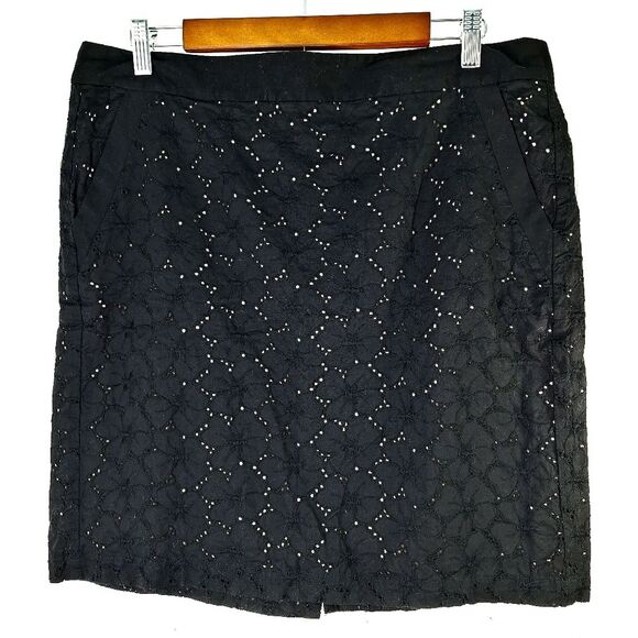 LOFT Dresses & Skirts - LOFT Ann Taylor Black Embroidered Floral Cut Out Skirt Sz 14